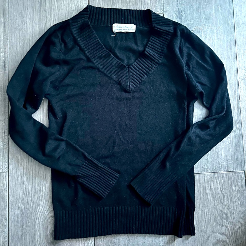 Black Active v-neck, long sleeve shirt